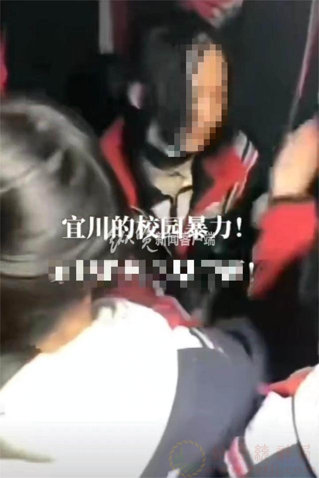 陕西一省级示范高中女生被逼下跪遭脚踹掌掴事件是怎么回事？